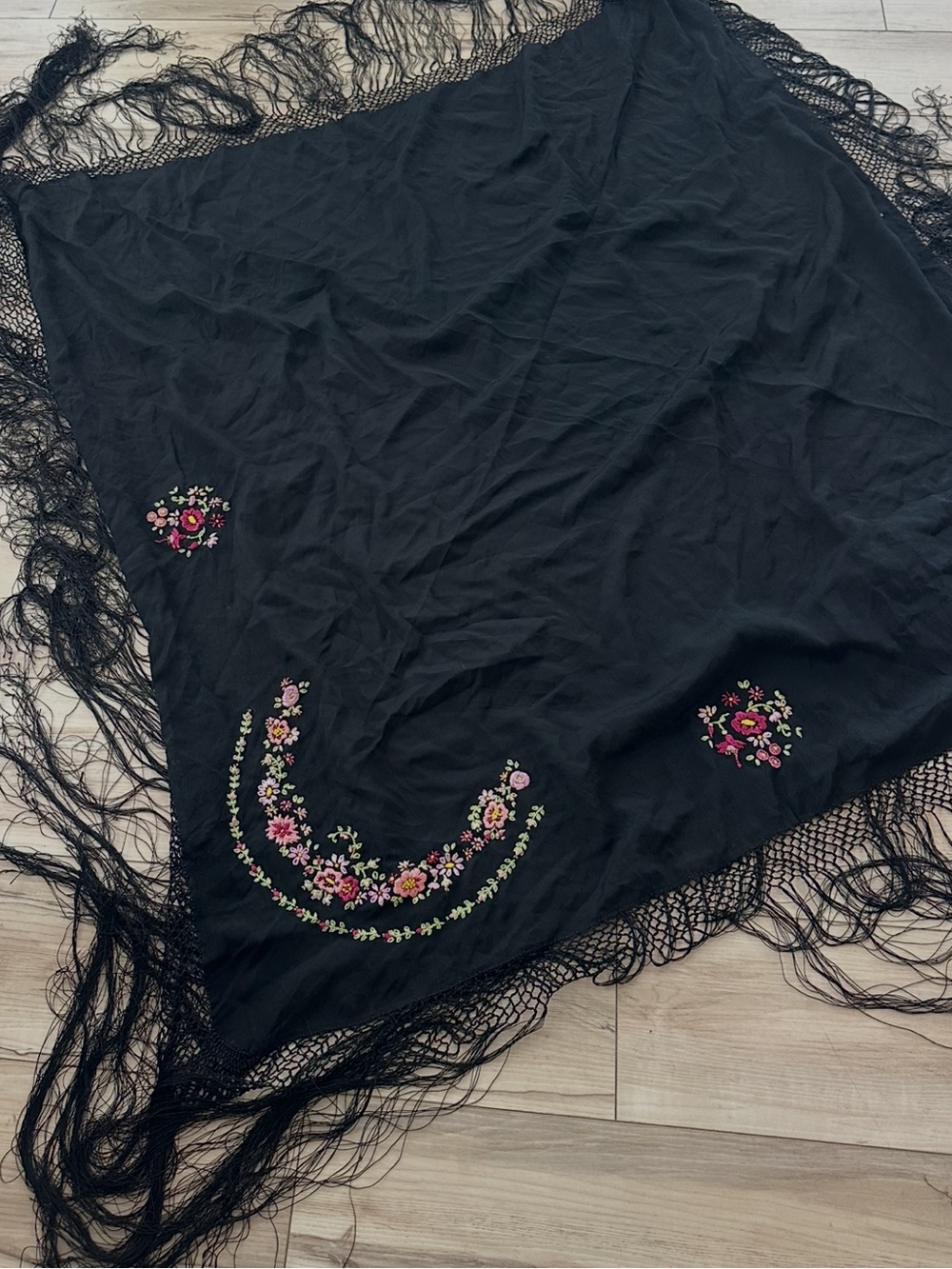Vintage Floral Embroidered Piano Shawl